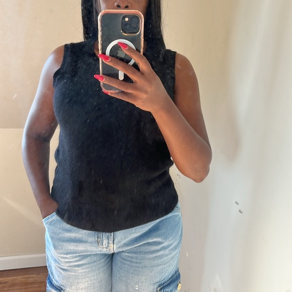 Lord & Taylor cashmere sleeveless sweater. - Picture 4 of 4